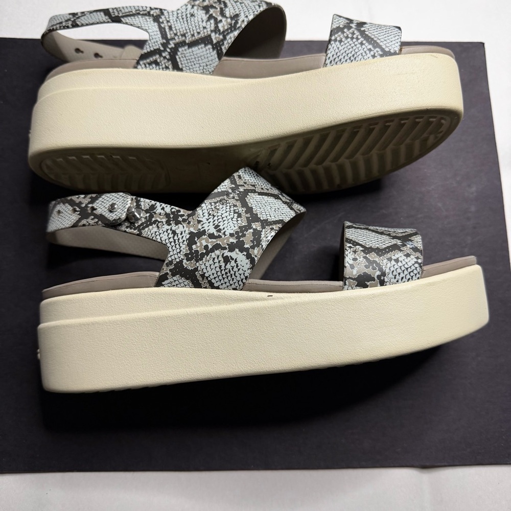 CROCS Brooklyn LowWedge - Picture 3 of 6